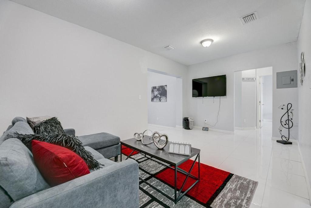 Deco Drive Miami • Near Hard Rock Stadium • South Beach • Wynwood Exteriér fotografie